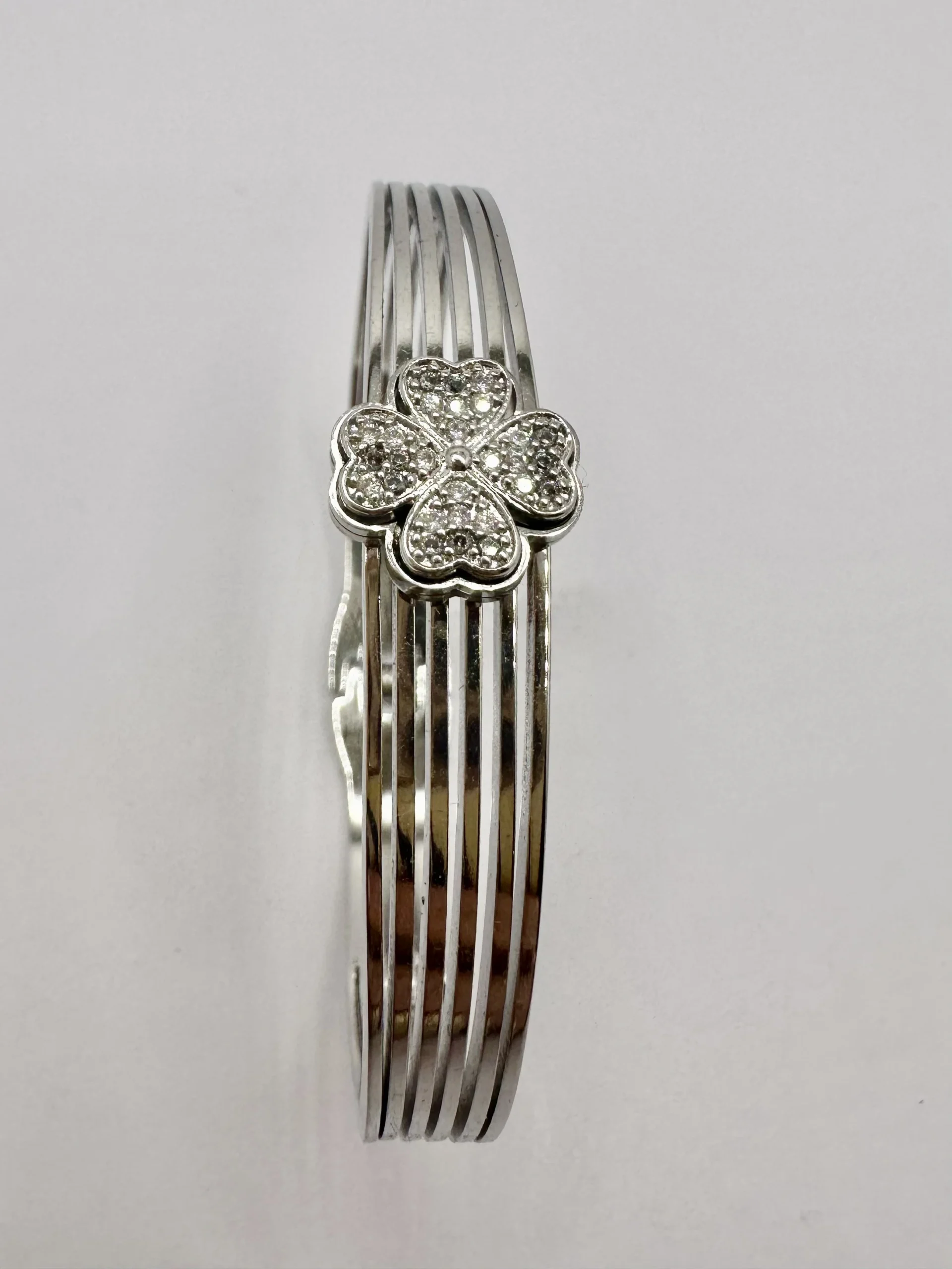 Silver Multi-Track Ribbed Bangle with Crystal Clover | Stainless Steel | Zeray