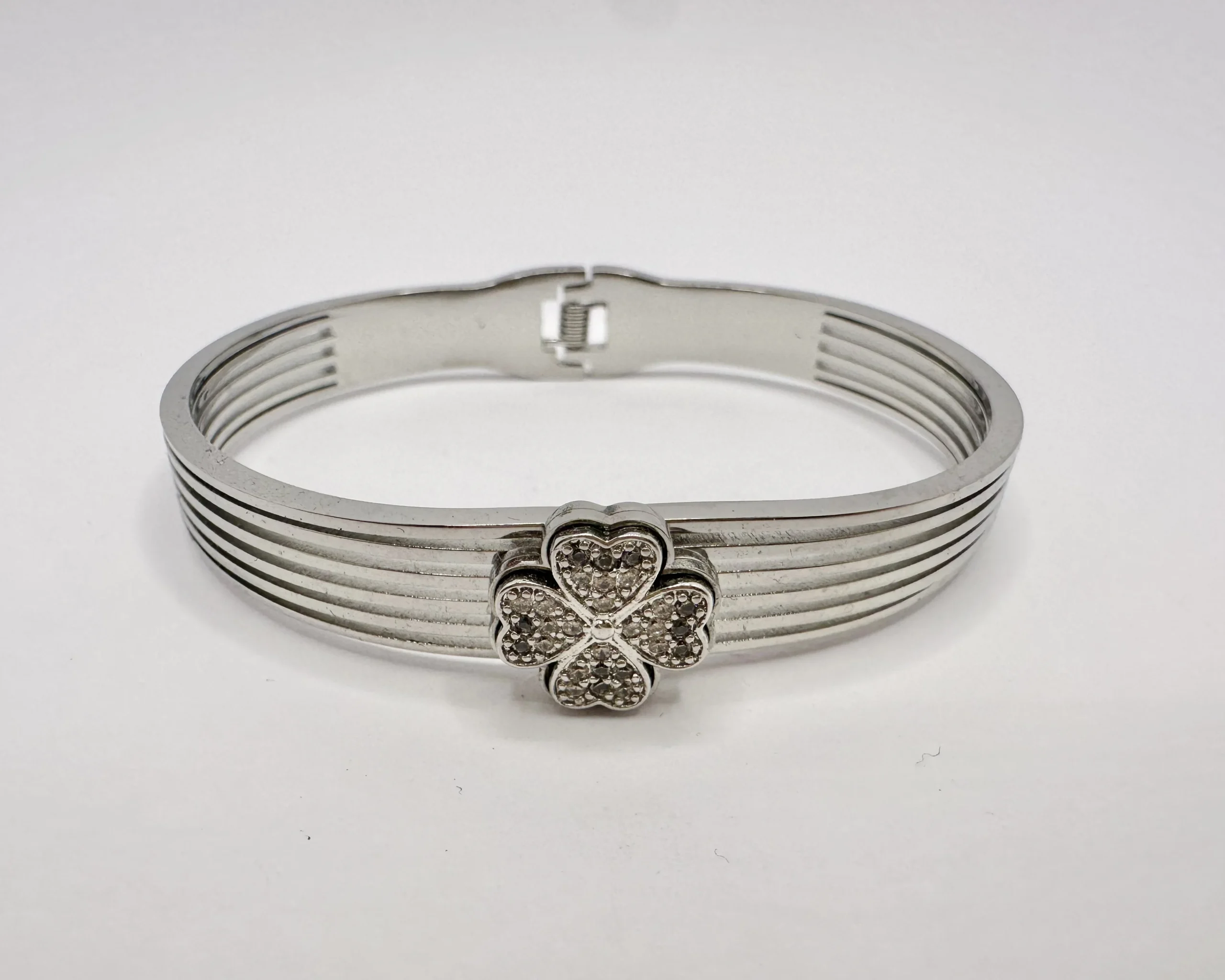 Silver Multi-Track Ribbed Bangle with Crystal Clover | Stainless Steel | Zeray - Image 3