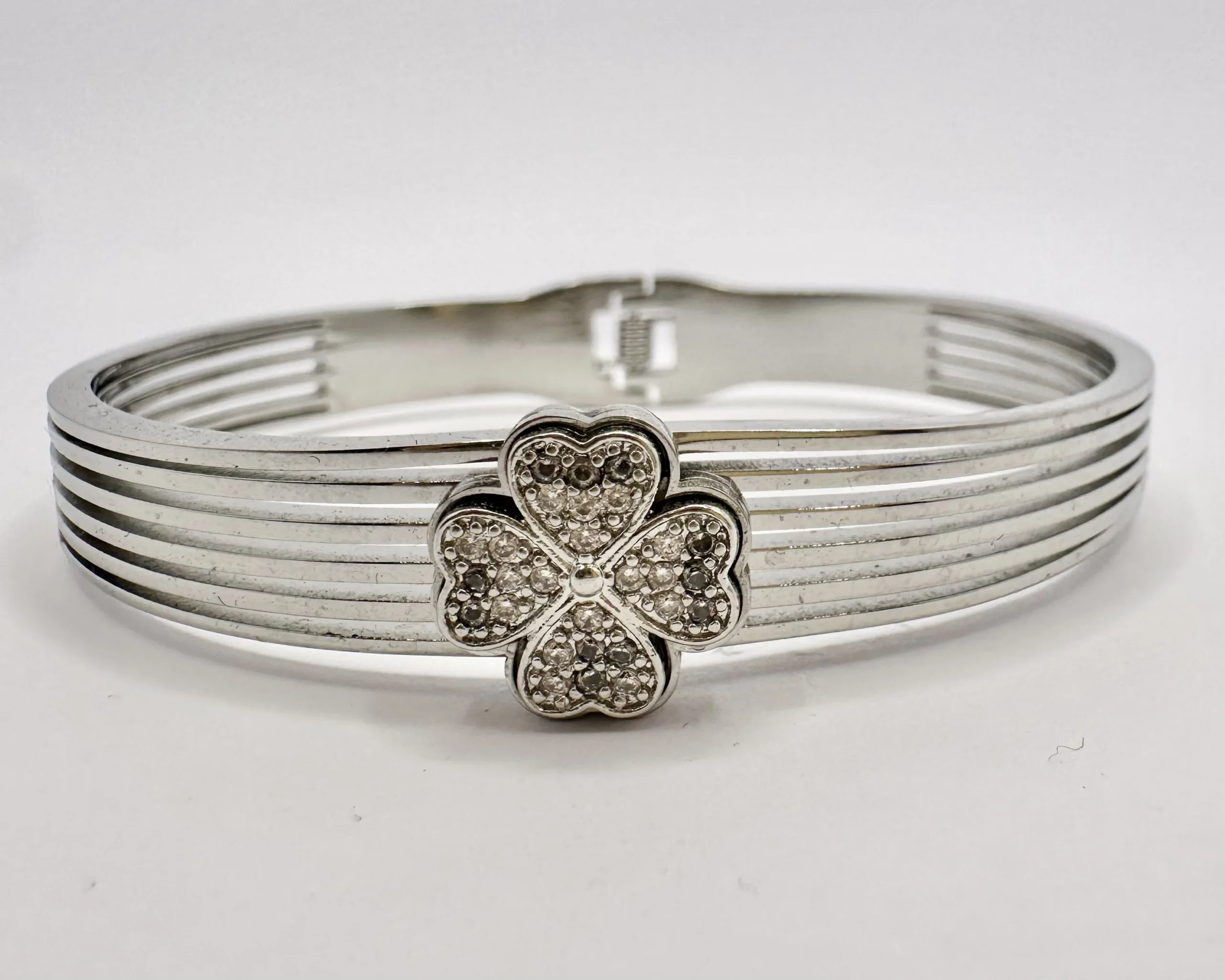 Silver Multi-Track Ribbed Bangle with Crystal Clover | Stainless Steel | Zeray - Image 4