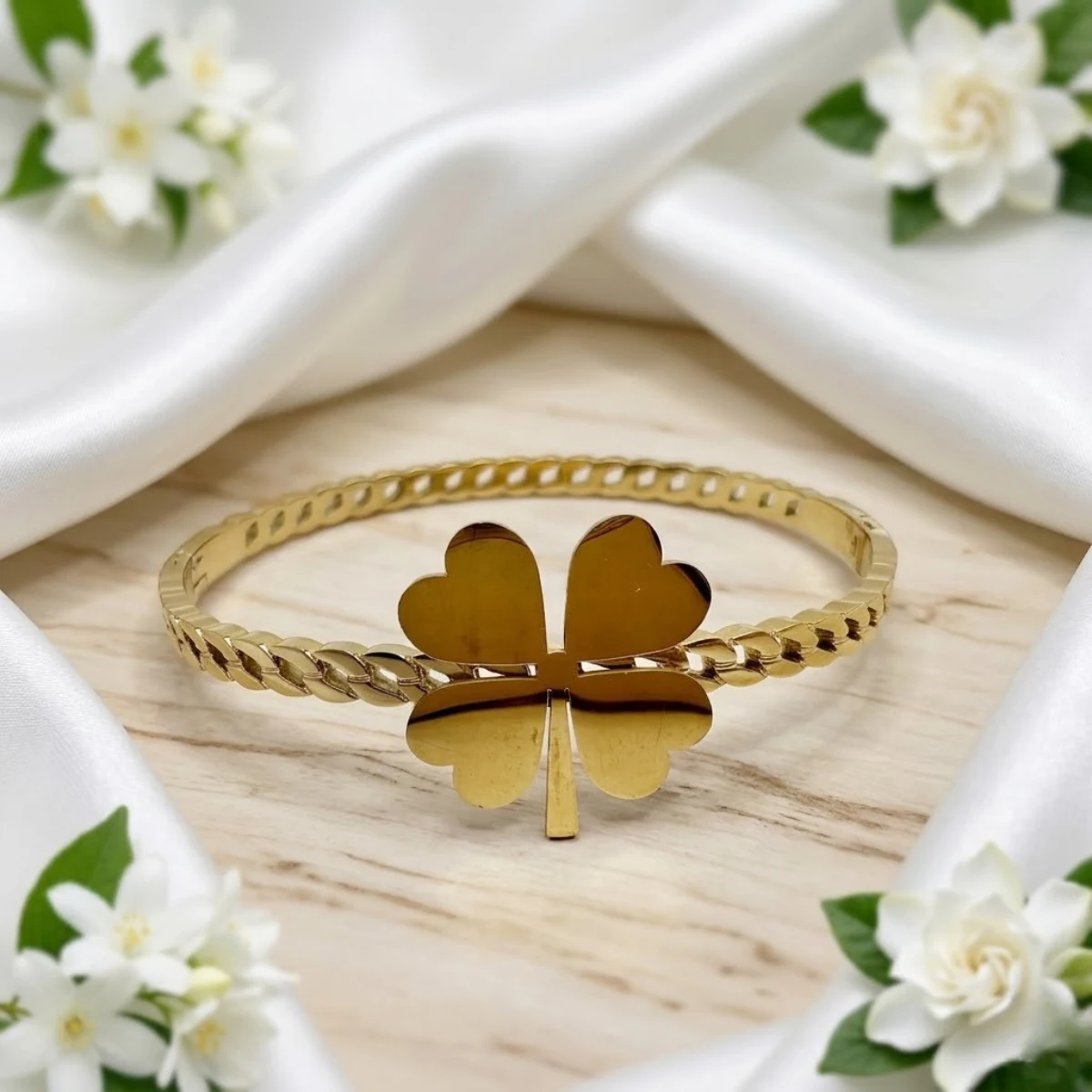 Gold Heart Clover Charm Chain Bracelet | Lucky Love | Zeray - Image 3