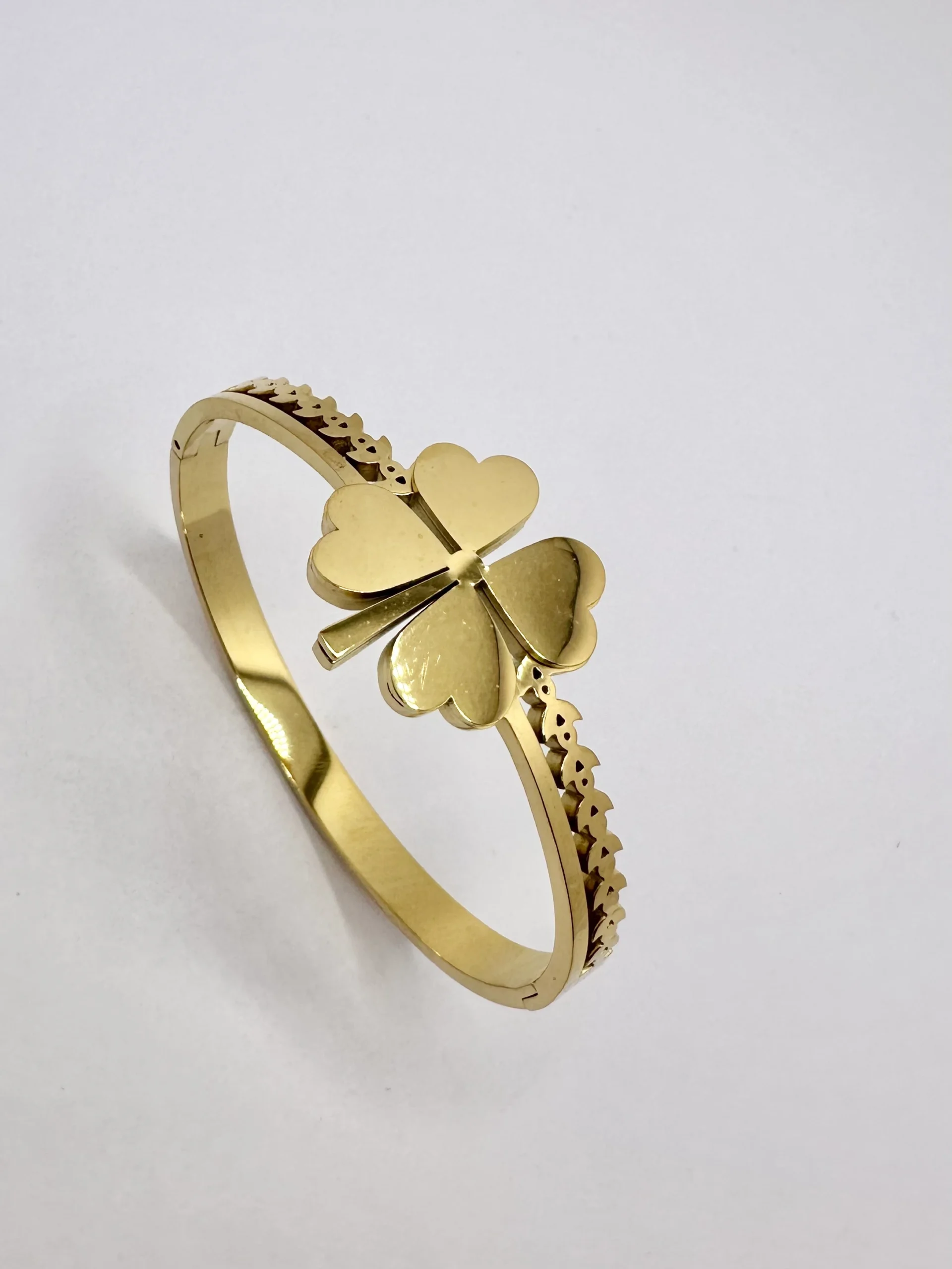 Gold Clover Bangle with Heart Cutout Band | Stainless Steel | Zeray