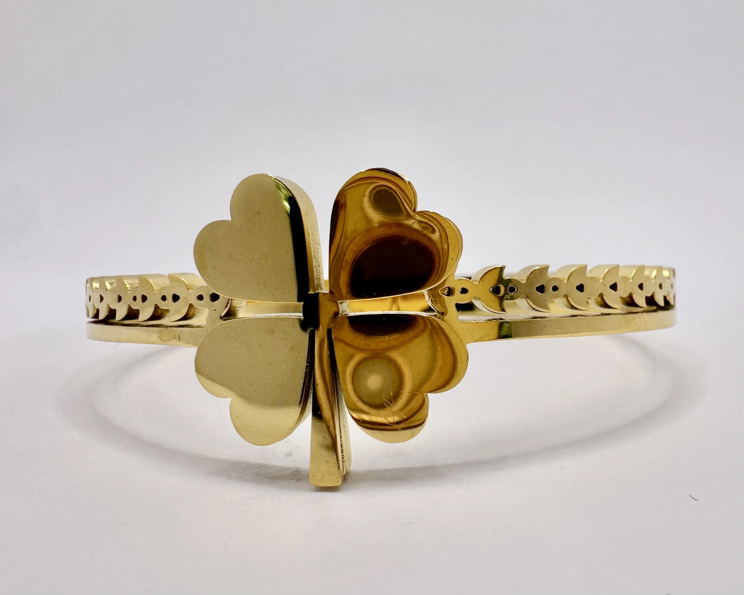 Gold Clover Bangle with Heart Cutout Band | Stainless Steel | Zeray - Image 4