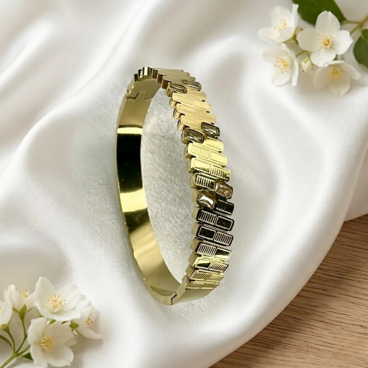 Gold Ribbed Link Crystal Bracelet | Watch-Style Band | Zeray - Image 3